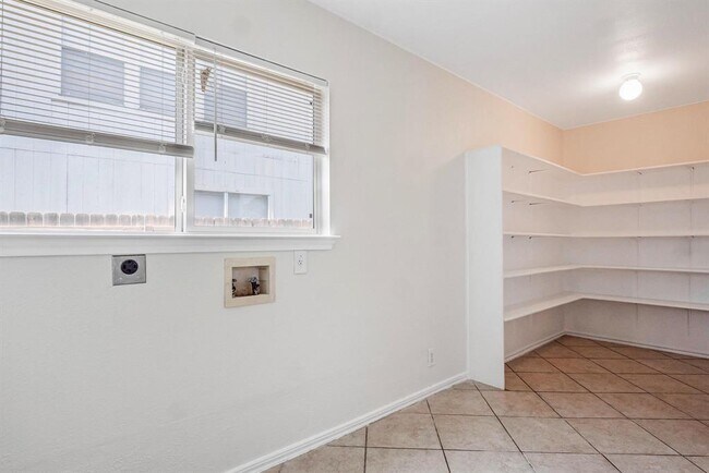 Building Photo - 1302 Gulf Way