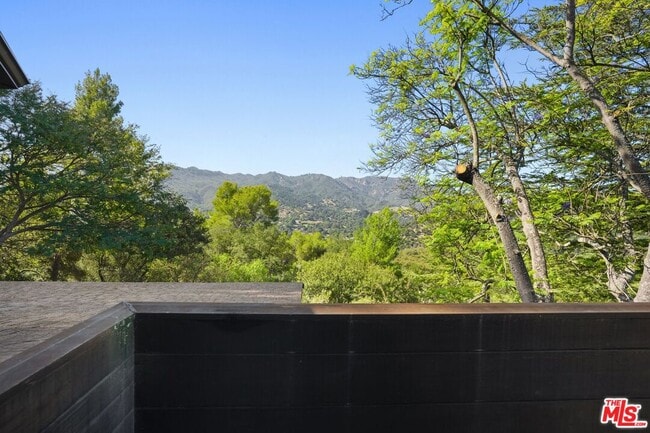 Building Photo - 21277 Entrada Rd