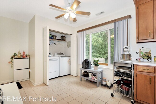 Building Photo - 4 br, 2.5 bath House - 304 Charity Lane