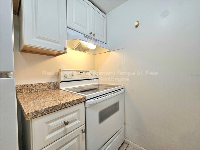 Building Photo - 613 Lyndhurst St