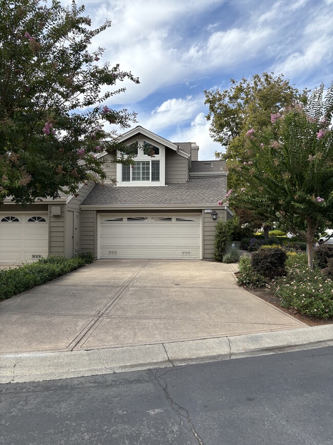 Building Photo - 1938 Stratton Cir