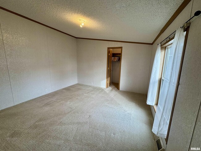 Building Photo - 14401 134th Ave W