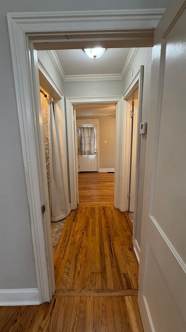 Building Photo - 3555 Barwood Cir