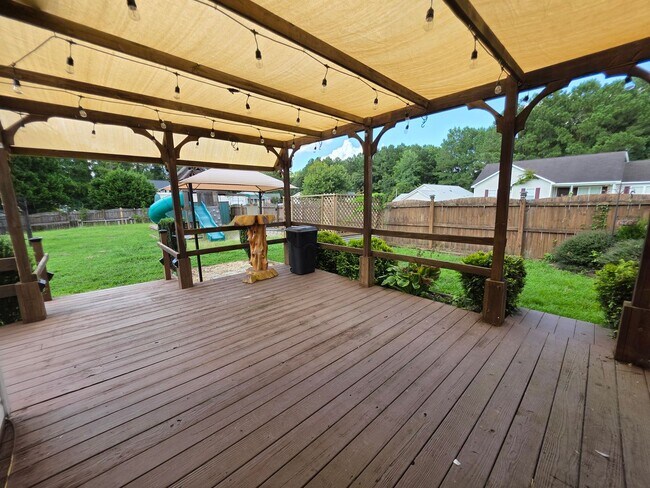Building Photo - 200 Flagstone Ln