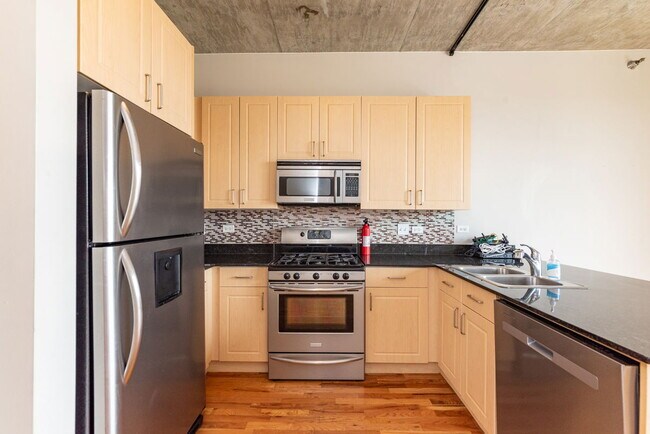 Building Photo - 1620 S Michigan Ave