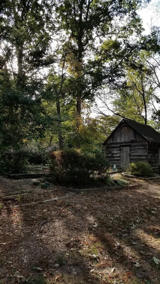 Building Photo - City of East Point Renovated Tudor Style Home