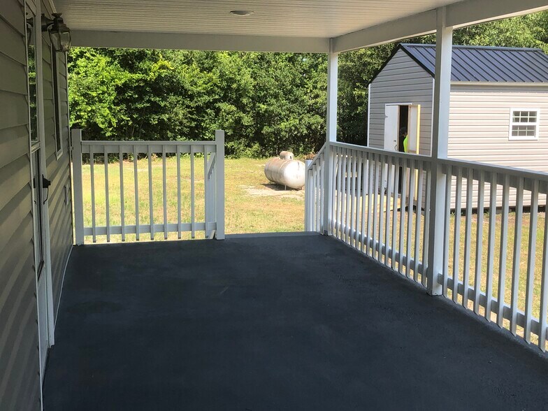 Back Porch - 381 Big Hill Rd