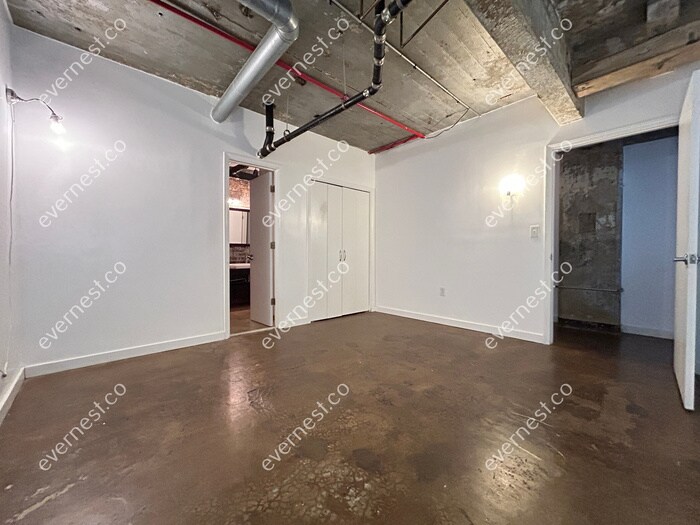 Building Photo - 244 Peters St SW