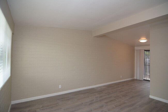 Building Photo - Remodeled 2 Bedroom 1 Bath Triplex! Close ...