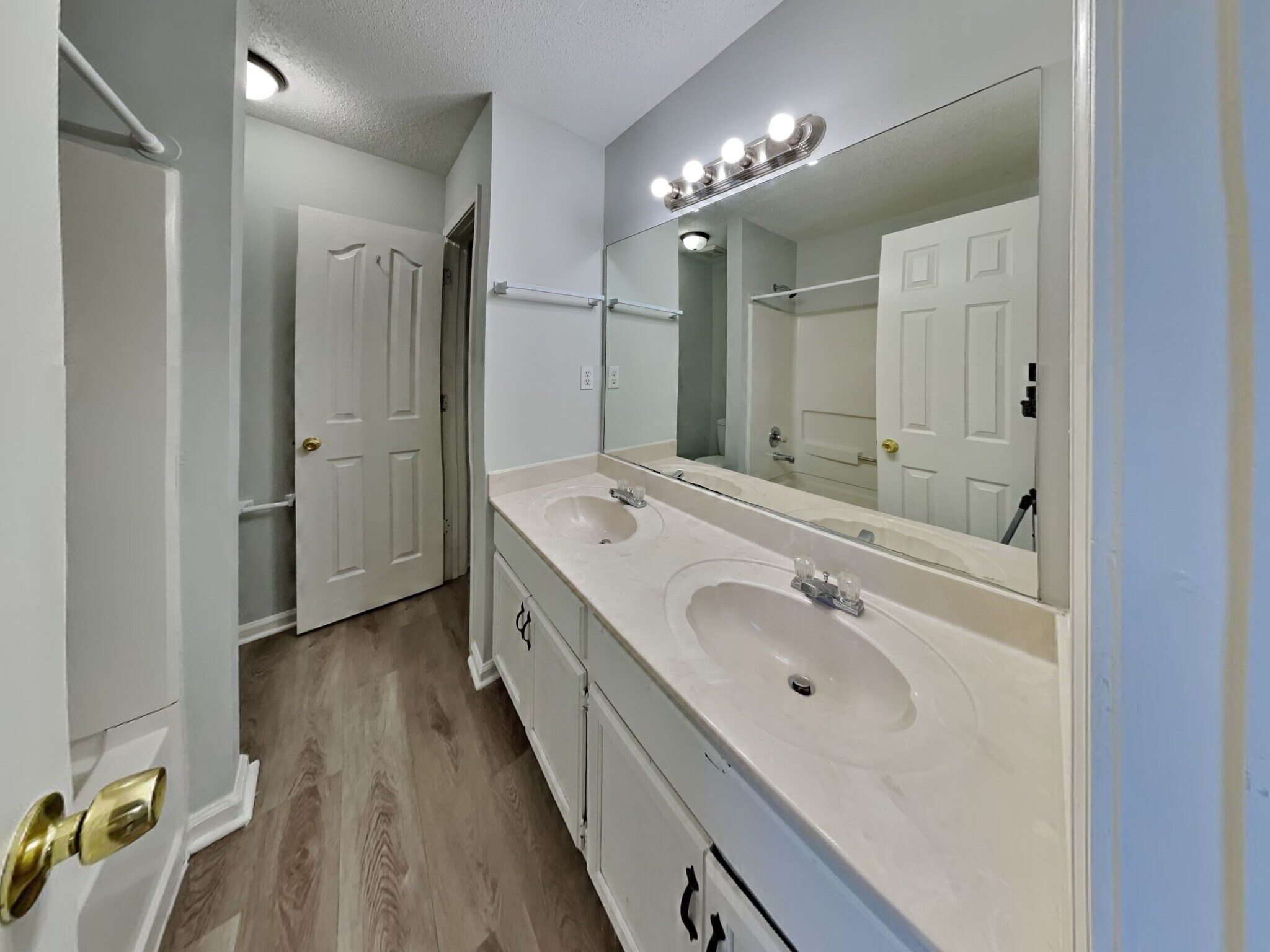 Building Photo - 5849 Amaray Cove