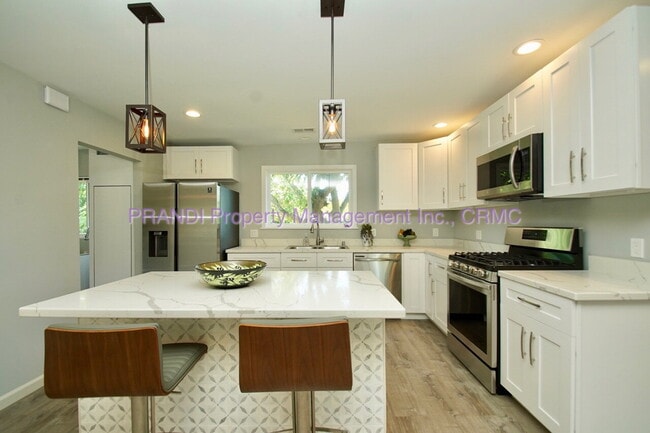 Building Photo - Quality Home in Santa Veneita with Amazing...
