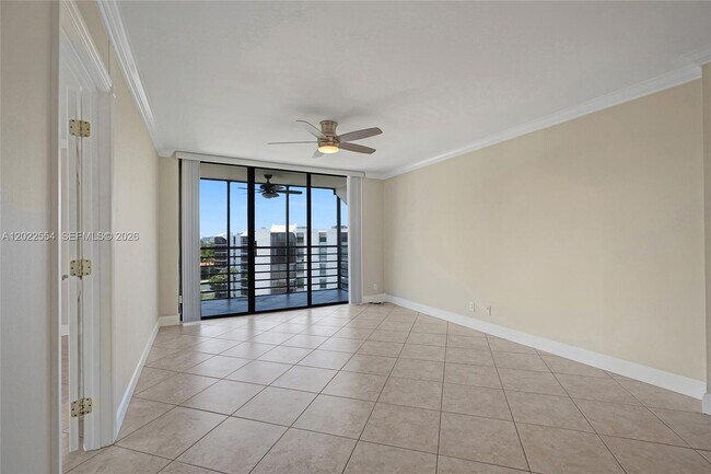Building Photo - 20400 W Country Club Dr