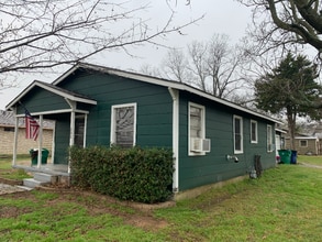 Building Photo - 202 Bois D Arc St