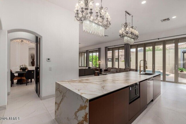 Building Photo - 11312 E Greenway Rd