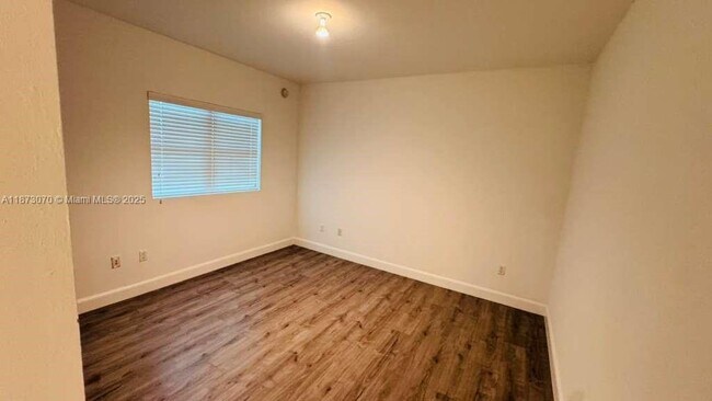 Building Photo - 15051 Royal Oaks Ln