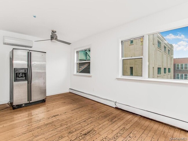 Building Photo - 661 Sagamore St