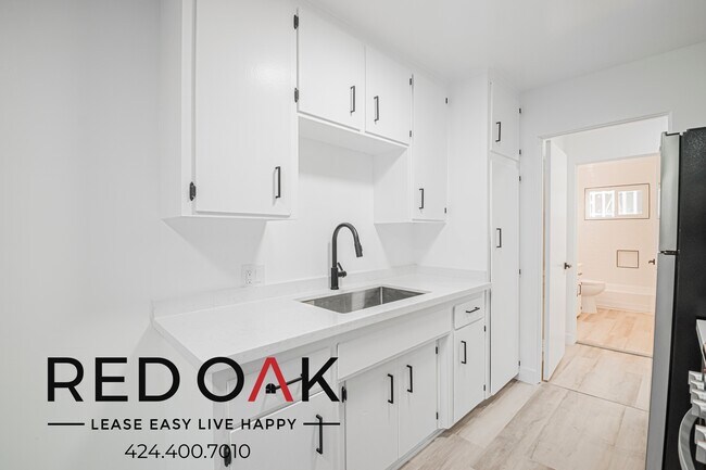 Building Photo - 211 S Ave 57