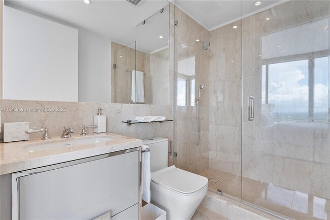 Building Photo - 15701 Collins Ave