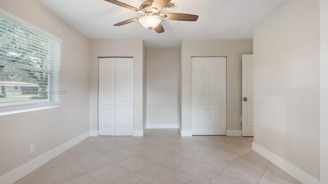 Building Photo - 740 Beachwood Ln