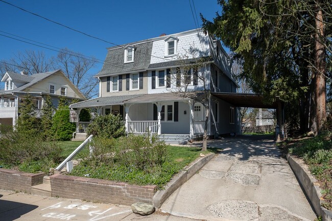 Building Photo - 732 Buck Ln