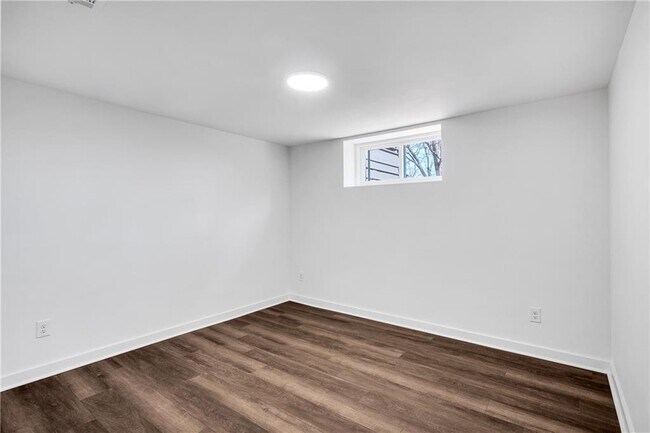 Building Photo - 1536 Daffodil Dr