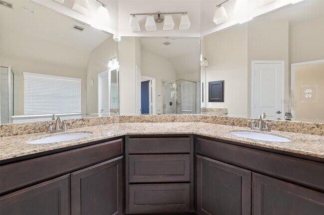 Building Photo - 18011 Begbie Path