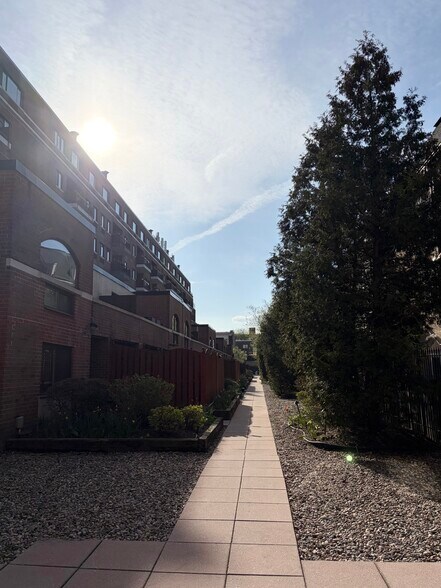 Building Photo - 530 S 2nd St