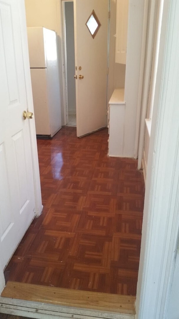 Building Photo - Large home for family!