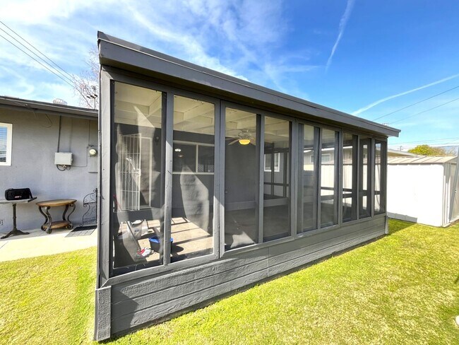 Building Photo - 3 bed, 2 bath in Ontario, CA!