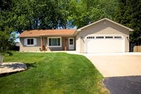 Building Photo - 2812 Stonebridge Dr