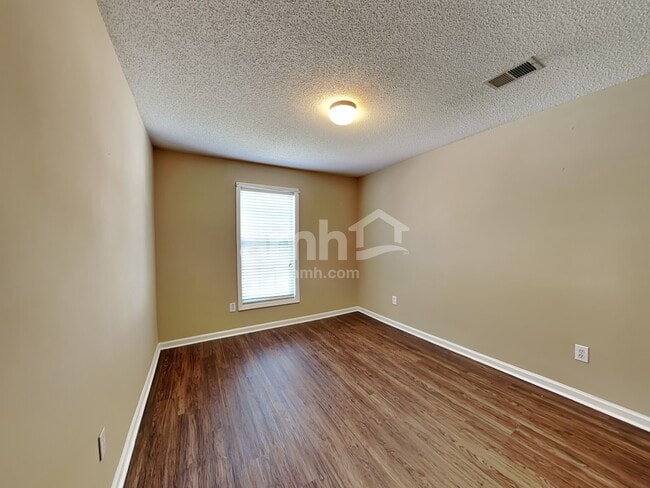 Building Photo - 620 Claredon Ct