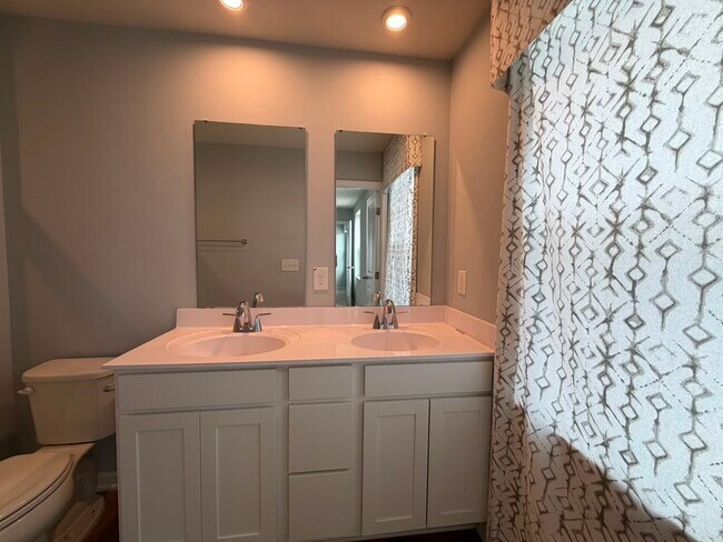 Building Photo - 205 Tormore Dr