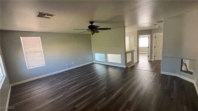 Building Photo - 537 Fiddlehead Ave