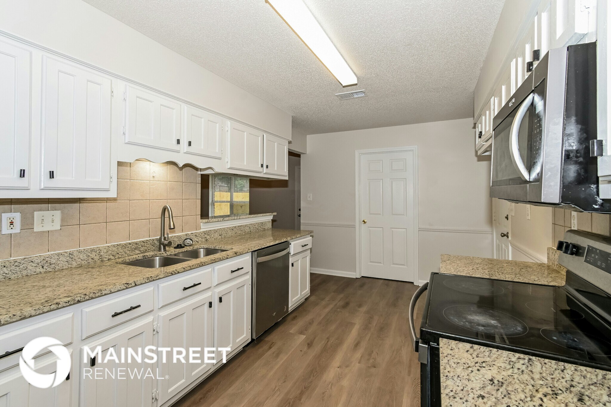Building Photo - 10676 Oak Cir N