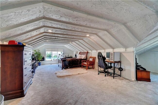 Building Photo - LARCHMONT
