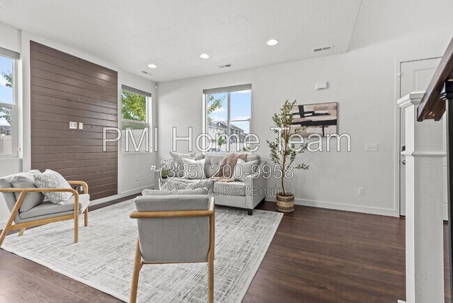 Building Photo - 1812 W Parkview Dr