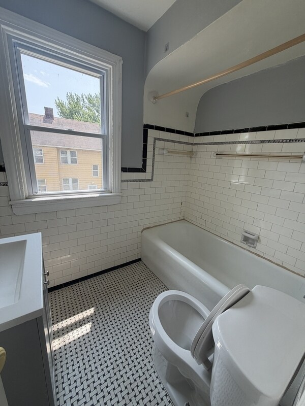 Building Photo - 3830 E 147th St