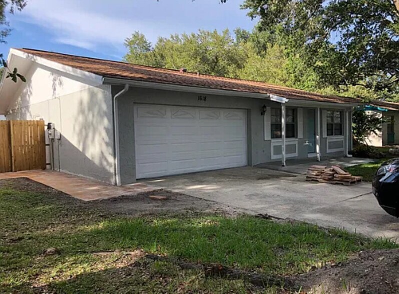 Building Photo - 1618 Amberglen Dr