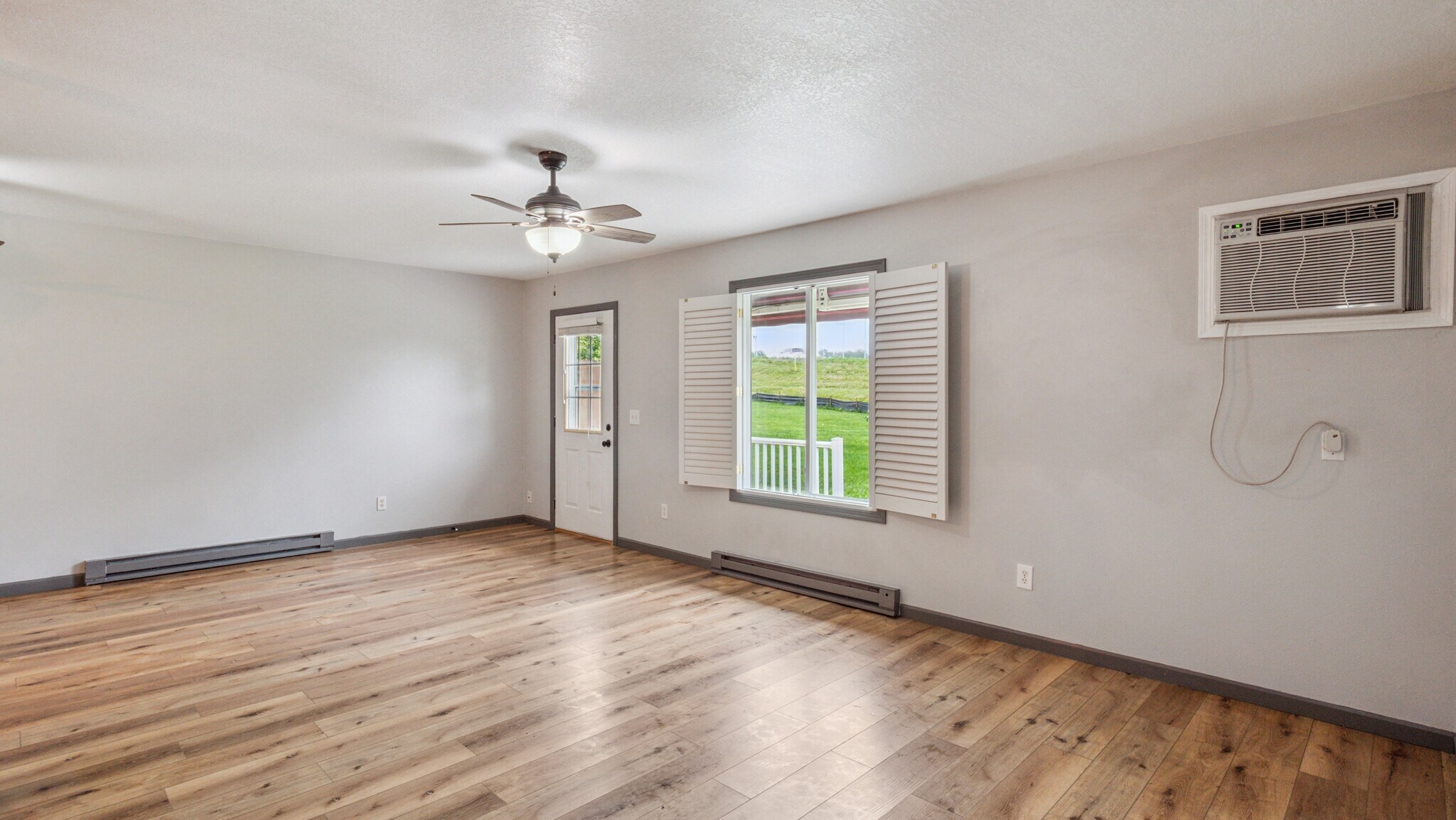 Building Photo - 2021 Vista View Dr