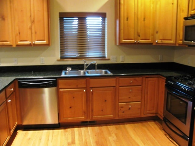 Building Photo - RANCH STYLE HOME LOCATED IN THE PROMONTORY!