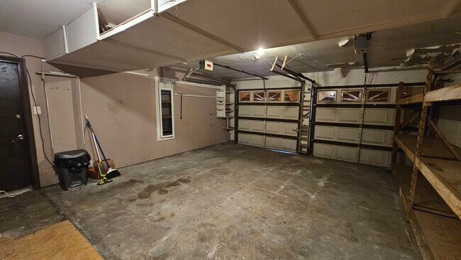 Building Photo - 10423 Sagemeadow Ln