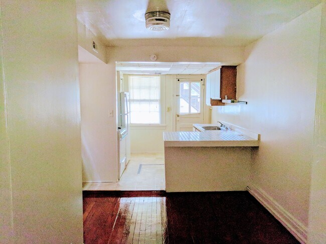 Building Photo - 3312 Ellwood Ave
