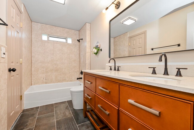 Building Photo - 836 Lily Cache Ln