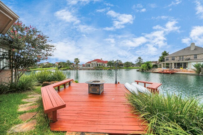 Building Photo - 12003 Sunrise Way