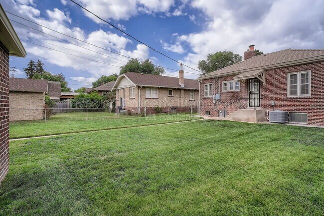 Building Photo - 384 N Ogden St