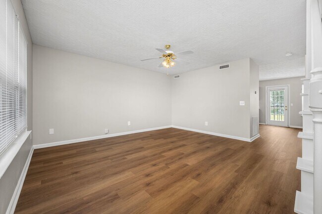 Building Photo - Hamlet Square Townhomes -2304A