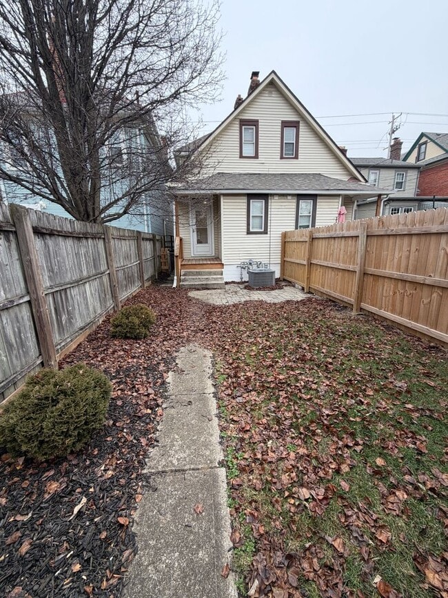 Building Photo - 441 E Whittier St