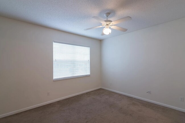 Building Photo - 3 Bed x 3 Bath with Garage!!!!