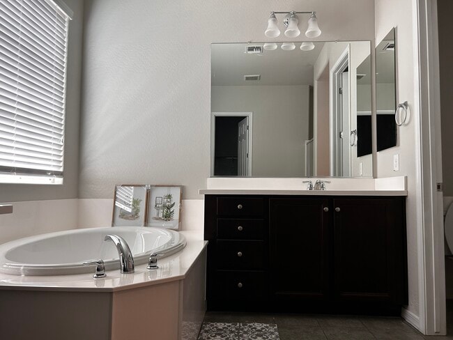 Building Photo - 11133 E Tumbleweed Ave