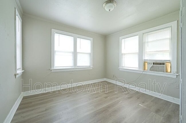 Building Photo - 1427 NE 28th St